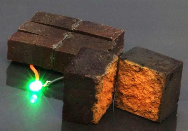PEDOT coating turns bricks into super capacitors